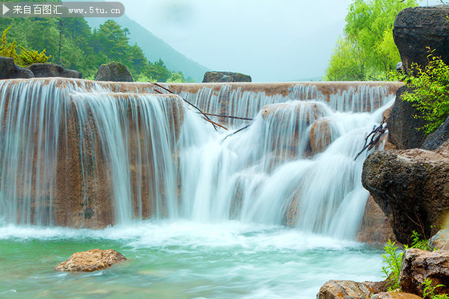 唯美瀑布风景图片素材